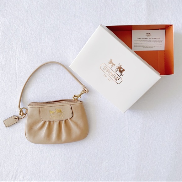 Coach nude wristlet - Picture 2 of 7